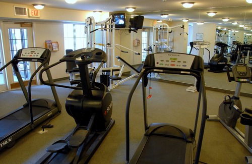 Allentown Apartment | Studio Near ABE with FREE 24h Airport Shuttle | Shared Hot Tub Access