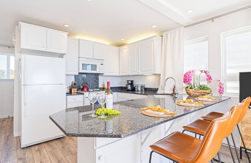 Cayucos House | Studio Near Cayucos Pier | King Bed + Full Kitchen + Communal Firepit Lounge
