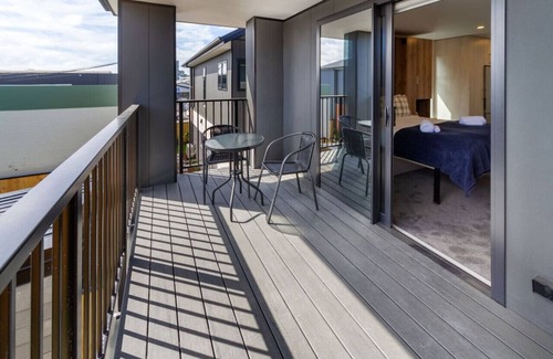 Christchurch City Centre House | Studio near Hospital with Balcony