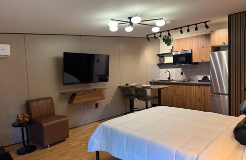 Miami Shores Apartment | Studio NERO in vibrant Miami