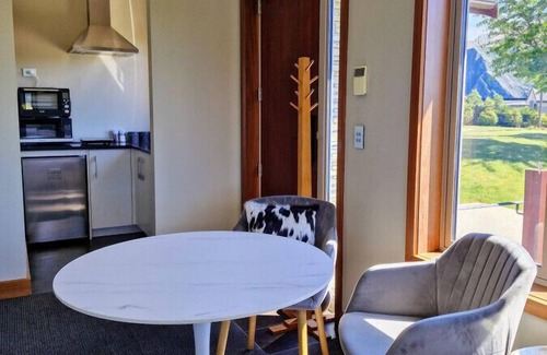 Wanaka House | Studio nestled in Ridgecrest