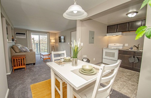 Kettering Apartment | Studio Neutral Chic near Kettering Hospital, Shopping & WPAFB