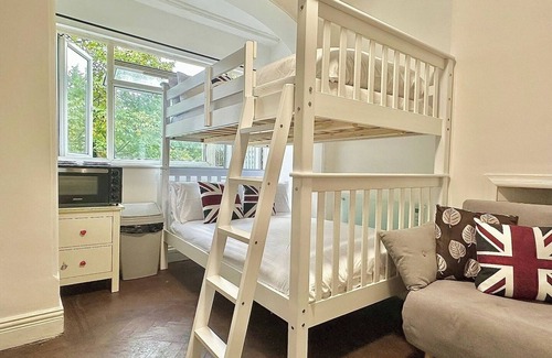 Golders Green Apartment | Studio next Golders Green tube
