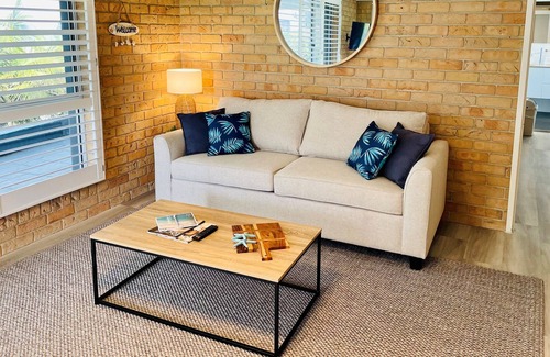 Sapphire Beach Apartment | Studio @ #OMG Steps to Beach, Couples Getaway, kitchenette - free wifi