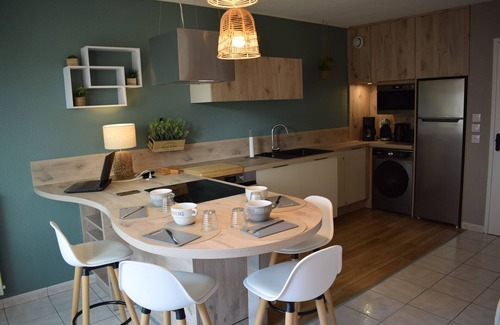 Saint-Palais-sur-Mer Apartment | Studio on the seafront, 20 metres from the beach, completely renovated and fully equipped