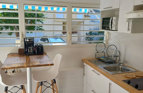 Le Gosier Apartment | Studio Oncle Sam: pool and beach access. Ideal for vacations or weekends for two