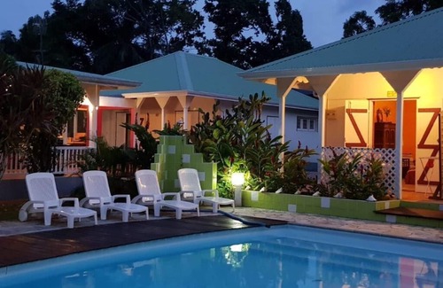 Sainte-Rose House | Studio ORCHIDÉE with terrace facing the pool