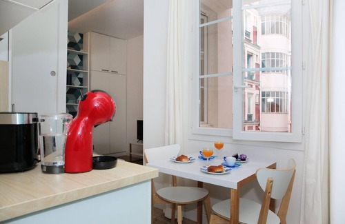 Quartier de la Porte-Saint-Denis Apartment | Studio original et reposant - Paris 10 - 2P