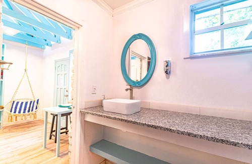 Gambier Apartment | Studio Peach at Viking Hill Resort with Pool
