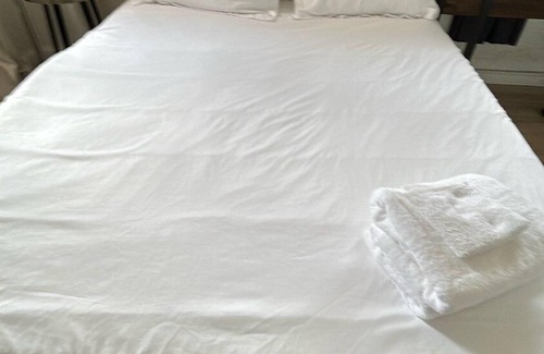 Westlake Apartment | Studio perfect for couples! Near DTLA!