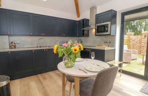 Chester Cottage | STUDIO, pet friendly, country holiday cottage in Christleton