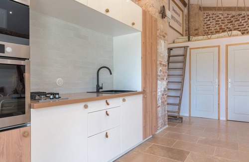 Esparron Apartment | Studio 'Petit Loft A La Campagne' with shared pool, balcony and air conditioning