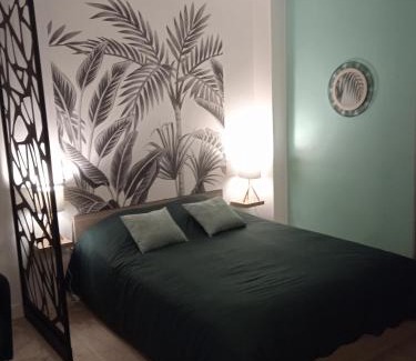 Bagnoles-de-l'Orne Apartment | Studio plein centre face au lac, cave vélo