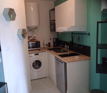 Bagnoles-de-l'Orne Apartment | Studio plein centre face au lac, cave vélo