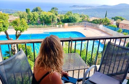 La Croix-Valmer Apartment | STUDIO POOL HOUSE MDT 2 ETOILES VUE MER PANORAMIQUE AMAZING SEA VIEW WIFI LINGE LINEN INCLUT AIRCONDITIOn