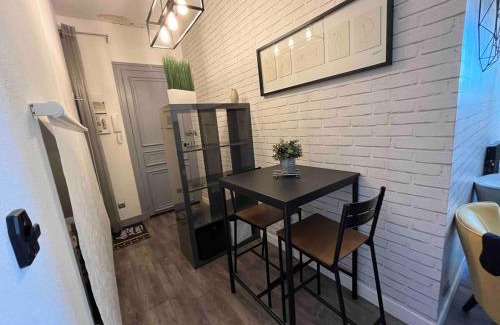 Orleans Apartment | Studio proche gare centre ville au calme côté cour