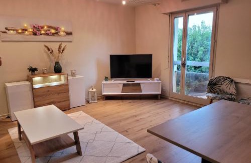 Gray Apartment | Studio récent résidence Charles Quint