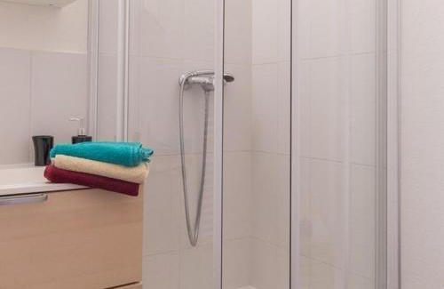 La Salle-les-Alpes Apartment | Studio rénové avec balcon sud, skis aux pieds, parking et grand jardin, La Salle-les-Alpes - FR-1-330F-237