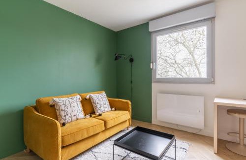 Republique - Les Ponts Apartment | Studio refait à neuf avec Parking en Bord de Loire