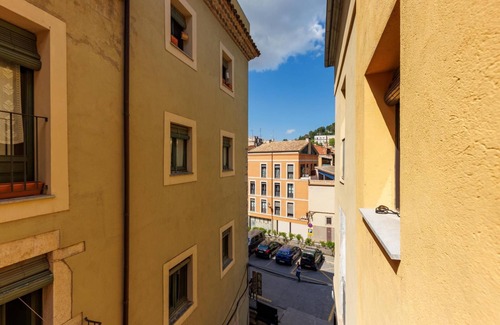 Barri Vell Apartment | Studio Rei Martí - Apartment Girona | Bravissimo