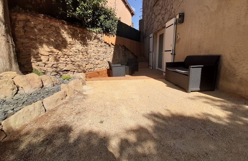 Grezieu-la-Varenne Apartment | Studio Renove RDC Terrasse + Exterieur Paysage