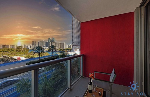 Hallandale Beach Apartment | Studio - Resort & Pool - Gym