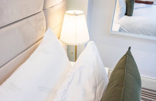 Angel House | Studio Retreat in Islington