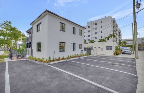 Central Beach Apartment | Studio Right off Las Olas - Steps to FTL Beach #2C