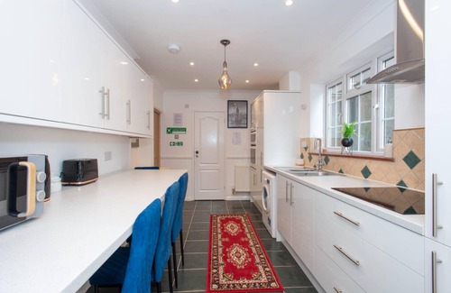 Cray Valley West House | Studio Room in bromley !