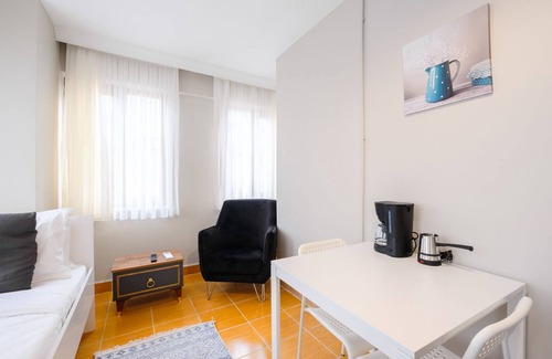 Bakırkoy Apartment | Studio Room with Balcony in Bakirkoy