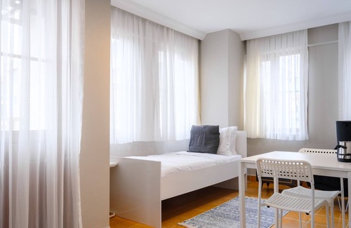 Bakırkoy Apartment | Studio Room with Balcony in Bakirkoy