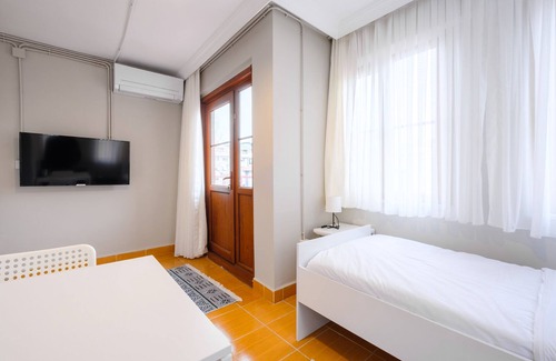 Bakırkoy Apartment | Studio Room with Balcony in Bakirkoy