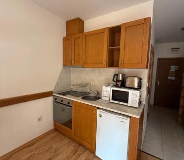 Borovets Apartment | Studio Royal Plaza sleeps 4 Prime location, distance to ski lift - 50M