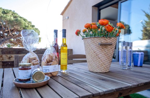 Guerrevieille Apartment | Studio sea view with private terrace 15min from Saint Tropez