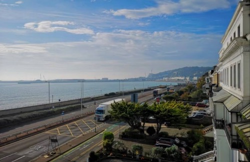 Dover Apartment | Studio-SeaView-Port 2 Min-Beach 2 Min-FreeParking