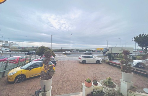 Dover Apartment | Studio-SeaView-Port 2 Min-Beach 2 Min-FreeParking