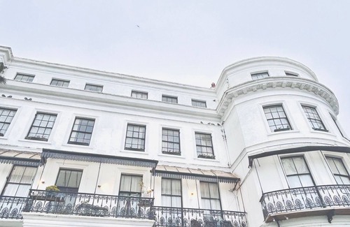 Dover Apartment | Studio-SeaView-Port 2 Min-Beach 2 Min-FreeParking