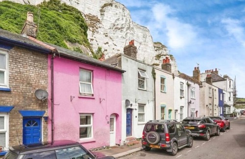 Dover Apartment | Studio-SeaView-Port 2 Min-Beach 2 Min-FreeParking