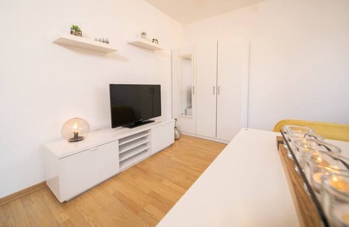Furth-Sud Apartment | ☆ Studio Shiny | Central | Balcony | Fair | Kitchen