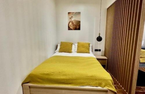 Toddington Apartment | Studio-Sleeps 2 -PetFriendly-WiFi
