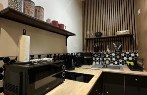 Toddington Apartment | Studio-Sleeps 2 -PetFriendly-WiFi