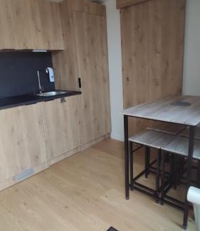 Parigne-lʼEveque Apartment | Studio Smarty