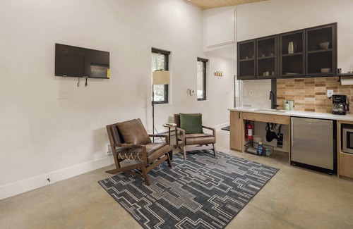 Grant Cabin | Studio Stay, Your Basecamp in Grant, Soak & Sweat