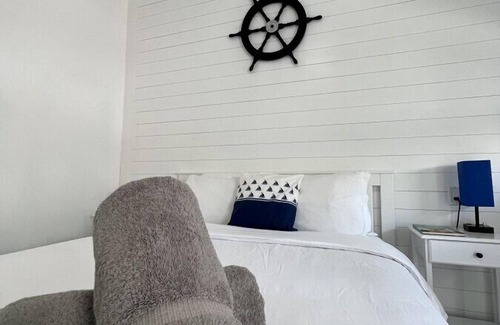 Sunset Beach Hotel | Studio steps to beach w/queen bed #2
