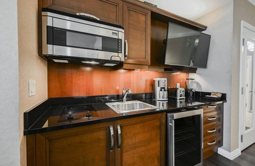 Las Vegas Apartment | Studio Strip View | Balcony | Signature at MGM