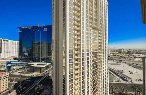 Las Vegas Apartment | Studio Strip View | Balcony | Signature at MGM