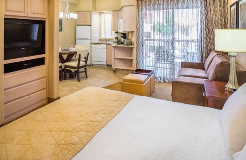 North Scottsdale Resort | Studio Suite at Scottsdale Resort (Sleeps 4!)