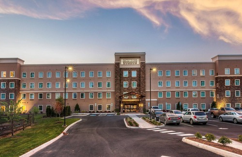 Farragut Apartment | Studio Suite in Knoxville | Shared Outdoor Pool