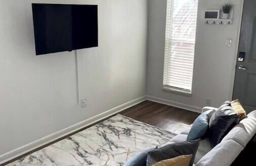 Huntsville Apartment | Studio Suite - Mins 2 Von Braun DWTN Space&Rocket!