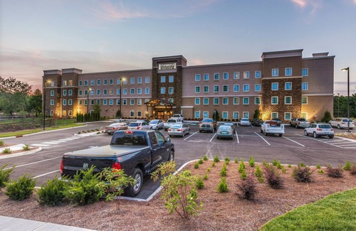 Farragut Apartment | Studio Suite | Shared Outdoor Pool + BBQ Area